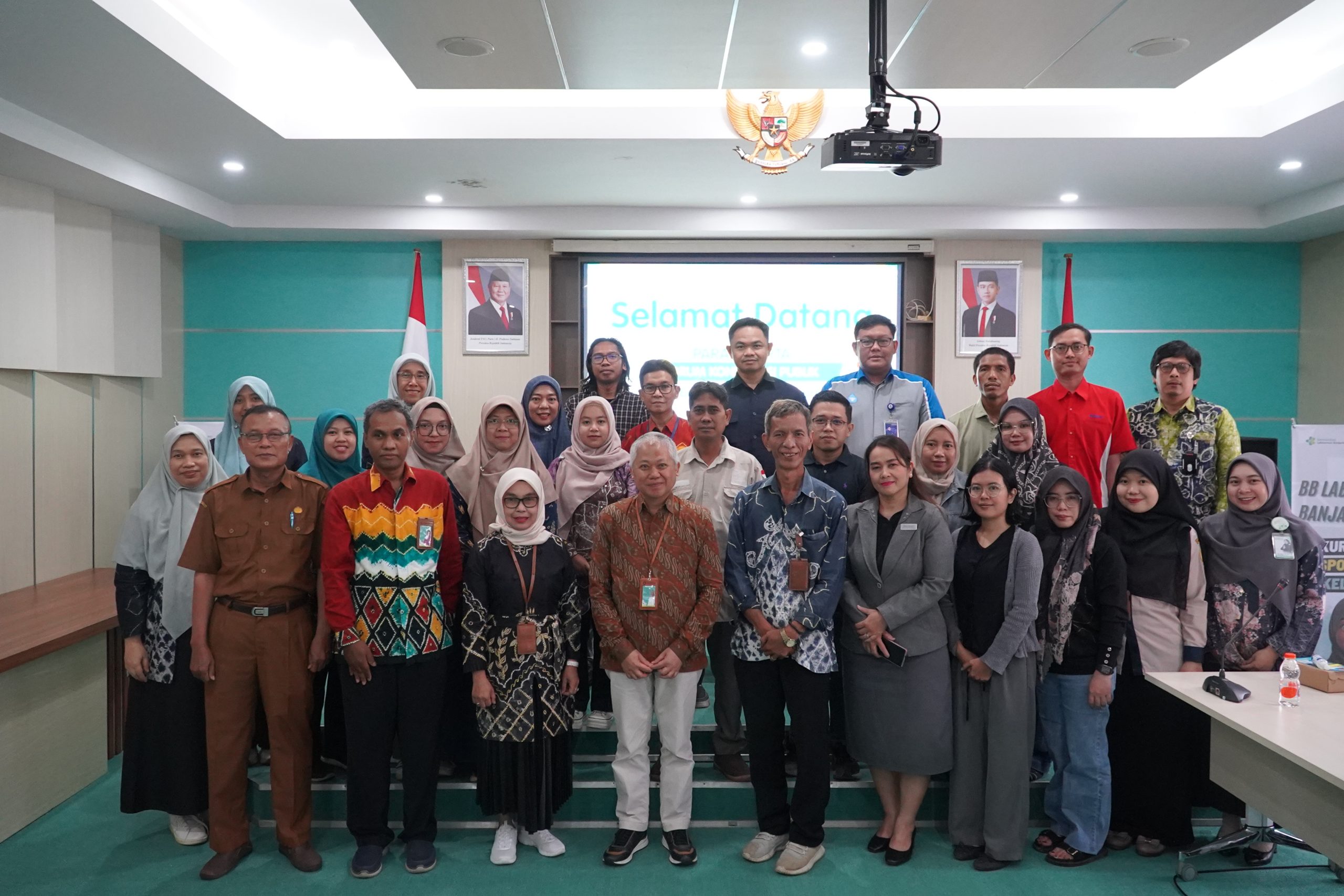 Foto Bersama kegiatan Forum Komunikasi Publik
